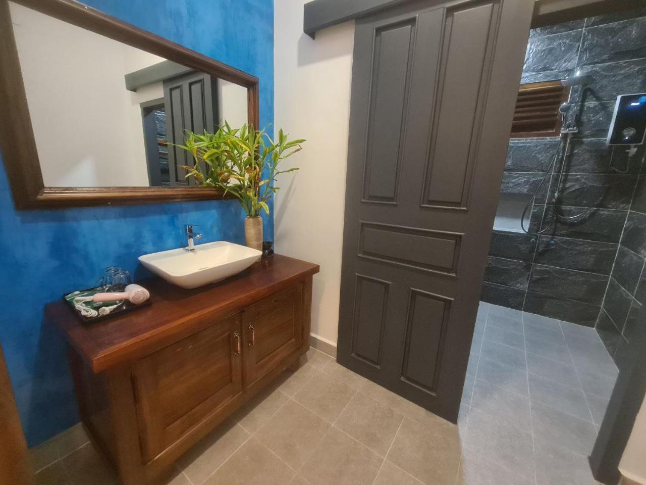 Villa Romduol Kampot Exterior photo